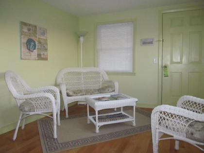 The Escape Inn - image 15