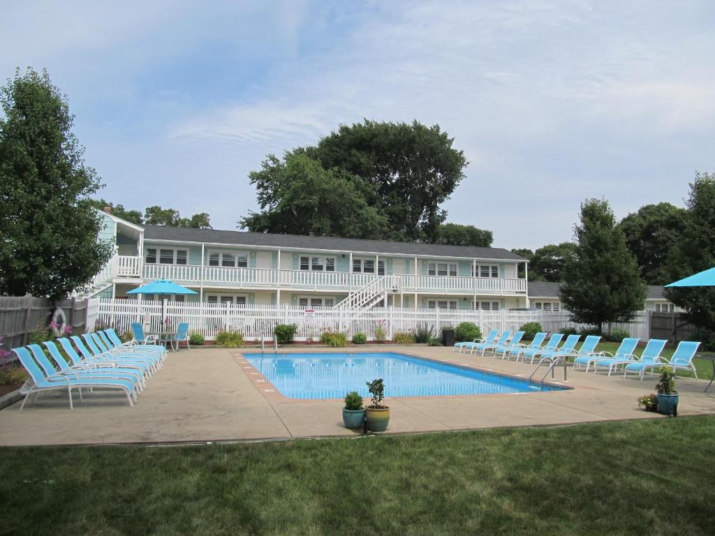 The Escape Inn - image 6