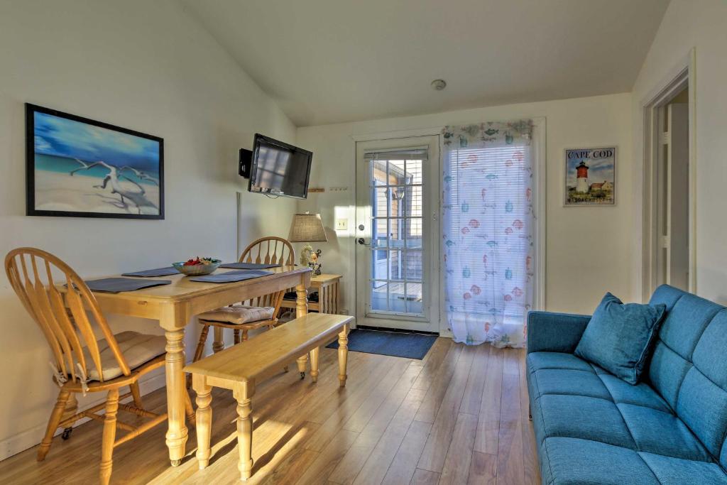 Cozy Condo with Private Deck Walk to Beach and Dining - main image