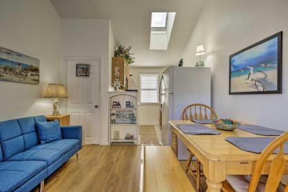 Cozy Condo with Private Deck Walk to Beach and Dining - image 12
