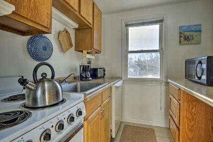 Cozy Condo with Private Deck Walk to Beach and Dining - image 14