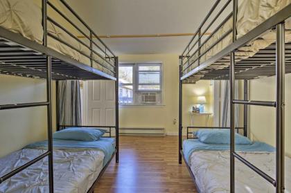 Cozy Condo with Private Deck Walk to Beach and Dining - image 6
