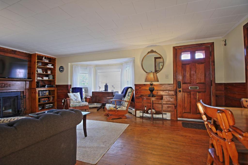 Two Bedroom Loft Cottage - image 3