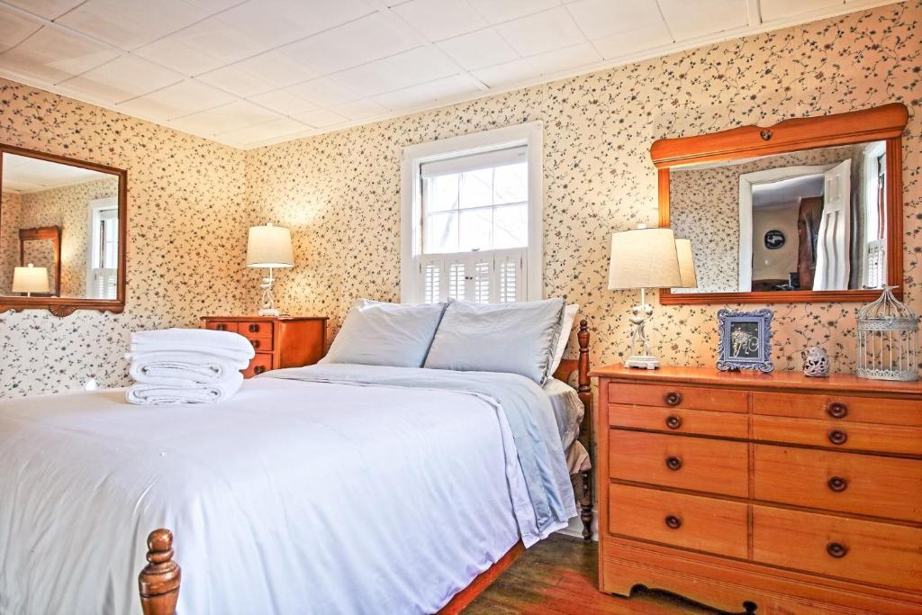 Two Bedroom Loft Cottage - image 4