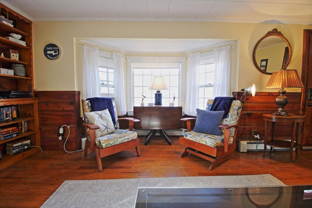 Two Bedroom Loft Cottage - image 6