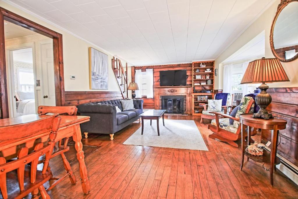 Two Bedroom Loft Cottage - image 7