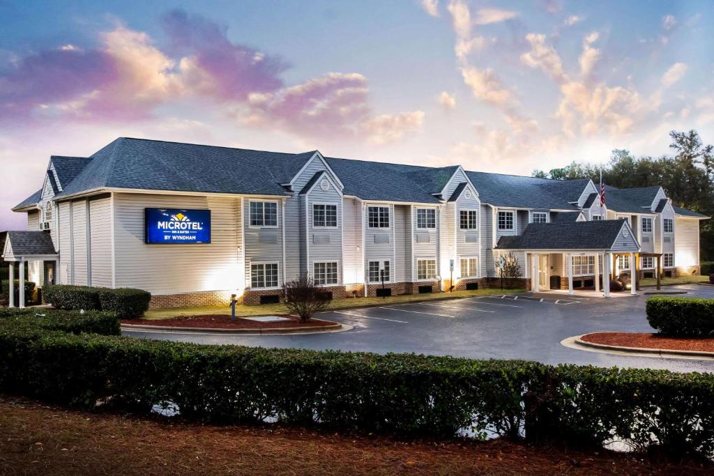 Microtel Inn & Suites by Wyndham Southern Pines - Pinehurst - main image