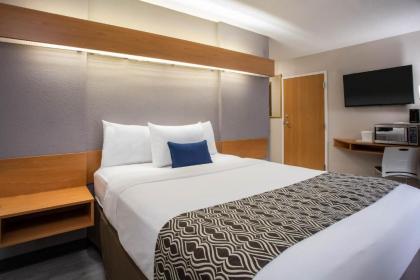 Microtel Inn & Suites by Wyndham Southern Pines - Pinehurst - image 11
