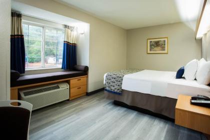 Microtel Inn & Suites by Wyndham Southern Pines - Pinehurst - image 12