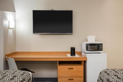 Microtel Inn & Suites by Wyndham Southern Pines - Pinehurst - image 9