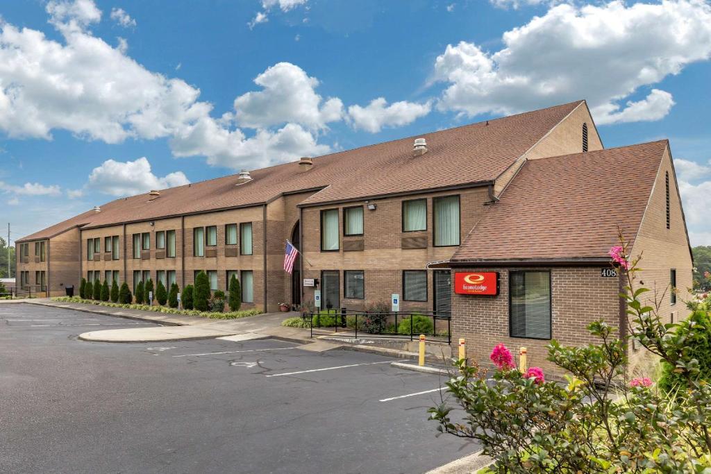 Econo Lodge & Suites Southern Pines - main image