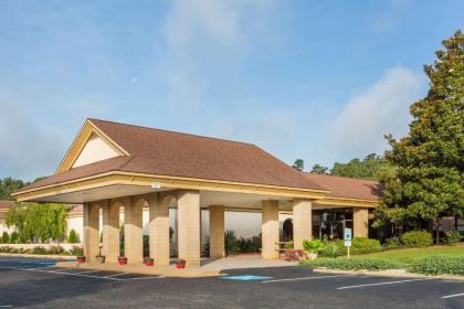 Days Inn  Conf Center by Wyndham Southern Pines Pinehurst
