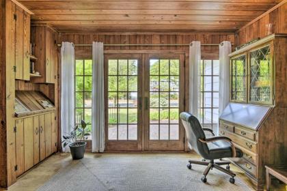 Quaint Apt with Yard 1 mi to Nature Preserve
