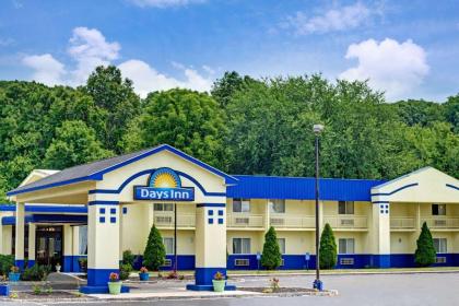 Days Inn by Wyndham Southington - image 1