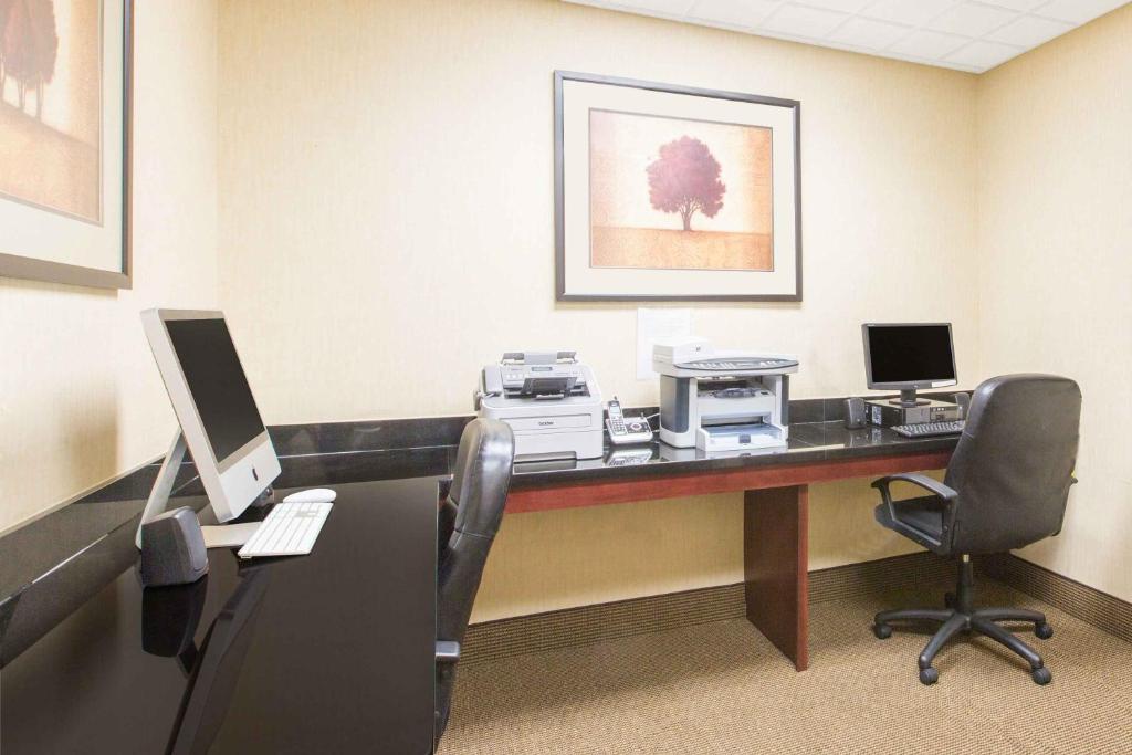 Wingate By Wyndham Southport - image 2