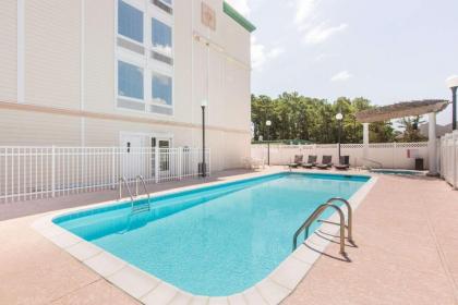 Wingate By Wyndham Southport - image 9