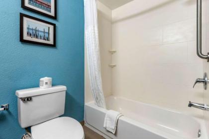 Comfort Suites Southport - Oak Island - image 2