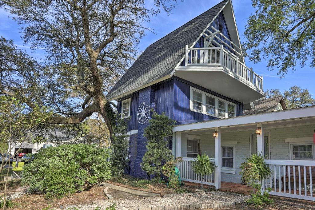 Coastal Walkable Home in Historic Southport! - main image