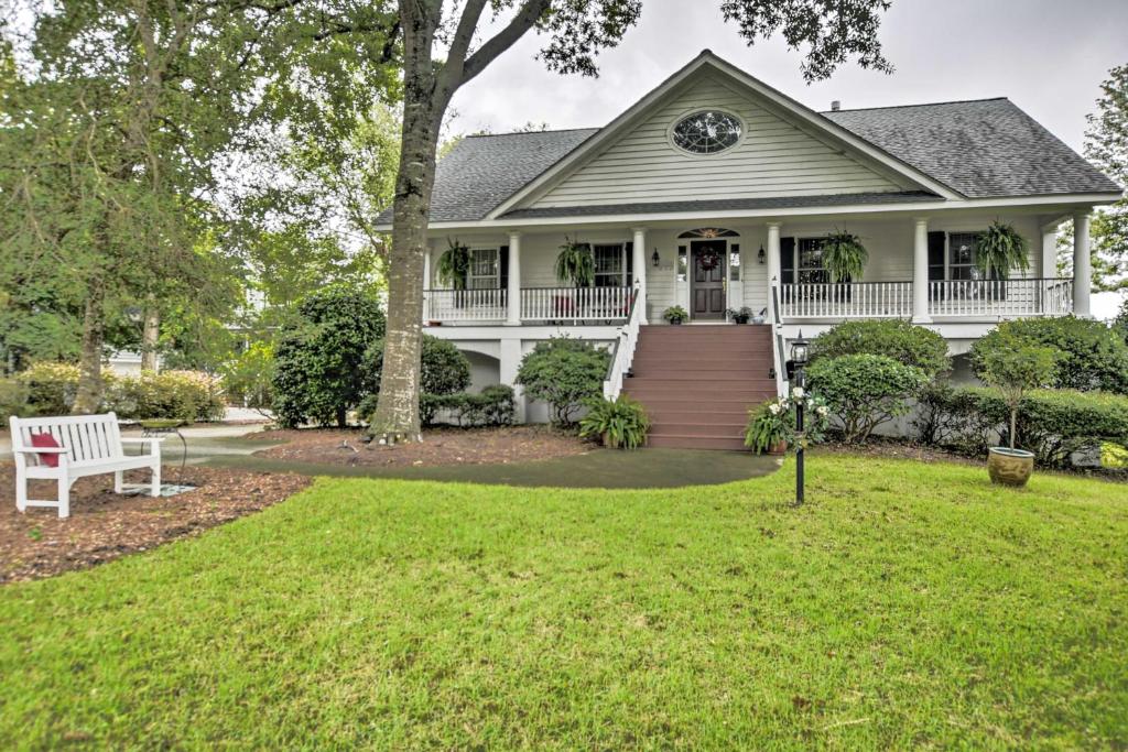 Cottage Garden Home with Screened Patio and Yard! - main image
