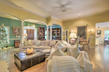 Cottage Garden Home with Screened Patio and Yard! - image 3