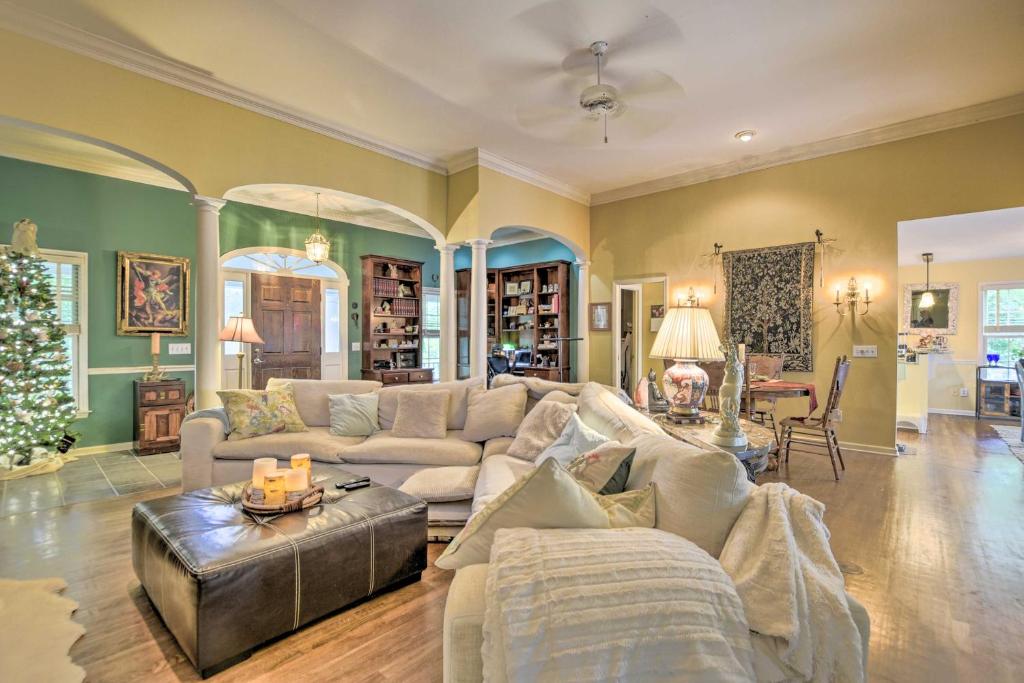 Cottage Garden Home with Screened Patio and Yard! - image 3