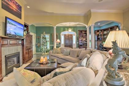 Cottage Garden Home with Screened Patio and Yard! - image 5