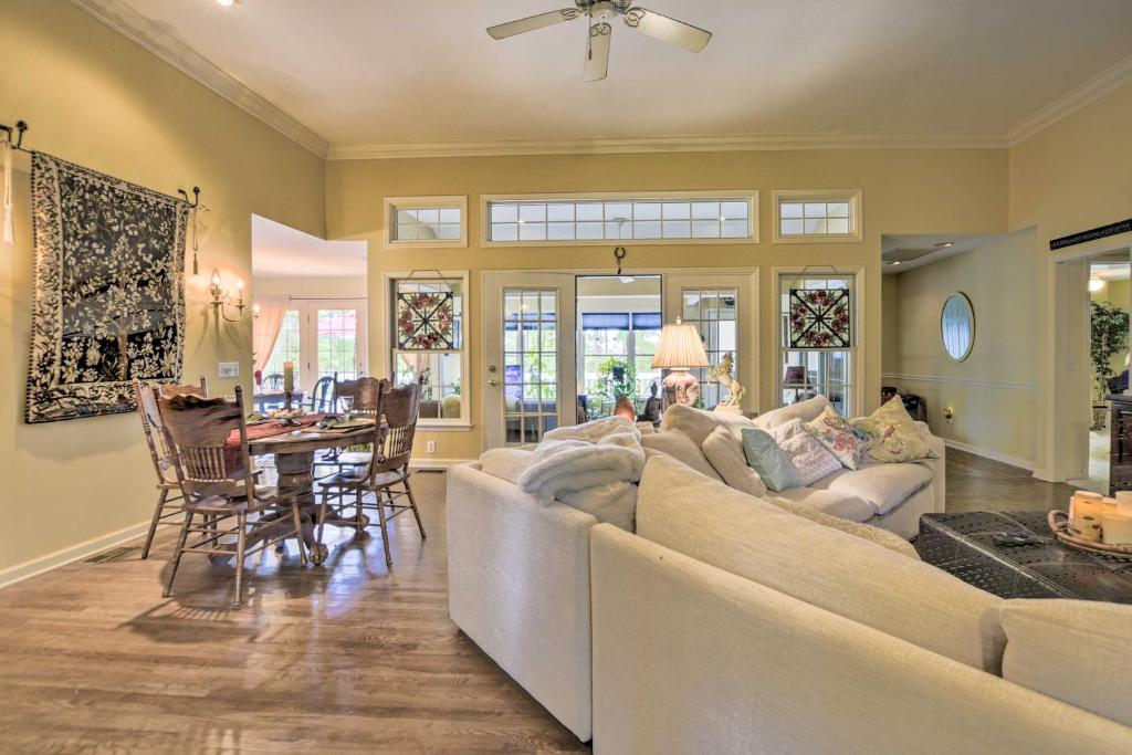 Cottage Garden Home with Screened Patio and Yard! - image 7