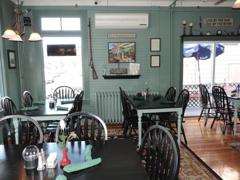 Drydock Cafe & Inn - image 4