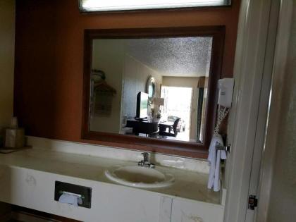 Royal Inn - image 11
