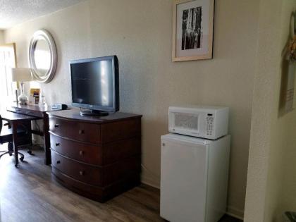 Royal Inn - image 12