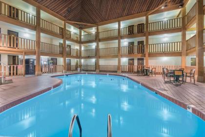 Super 8 by Wyndham Spearfish - image 8