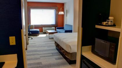 Holiday Inn Express Spencer an IHG Hotel - image 9