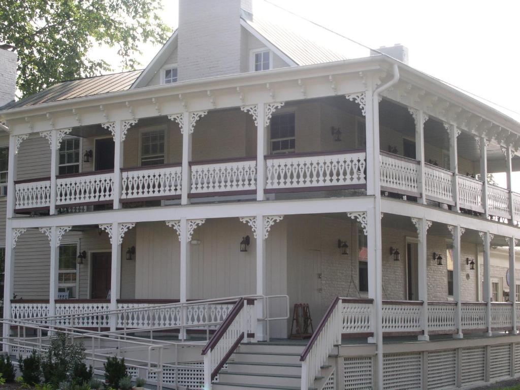 Hopkins Ordinary Bed Breakfast and Ale Works - image 3
