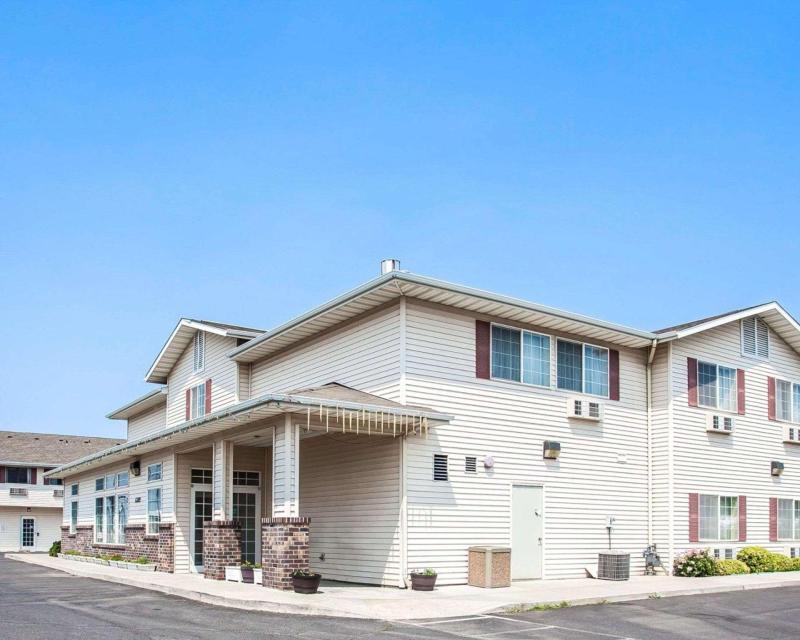 Rodeway Inn & Suites - main image