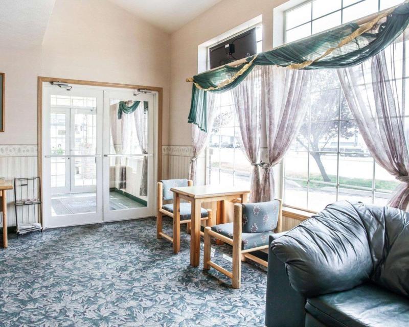 Rodeway Inn & Suites - image 4