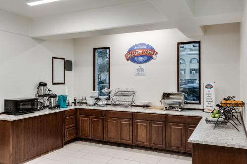 Baymont by Wyndham Spokane - image 2