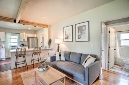 Charming Boho Retreat with Patio - 4 Mi to Dtwn