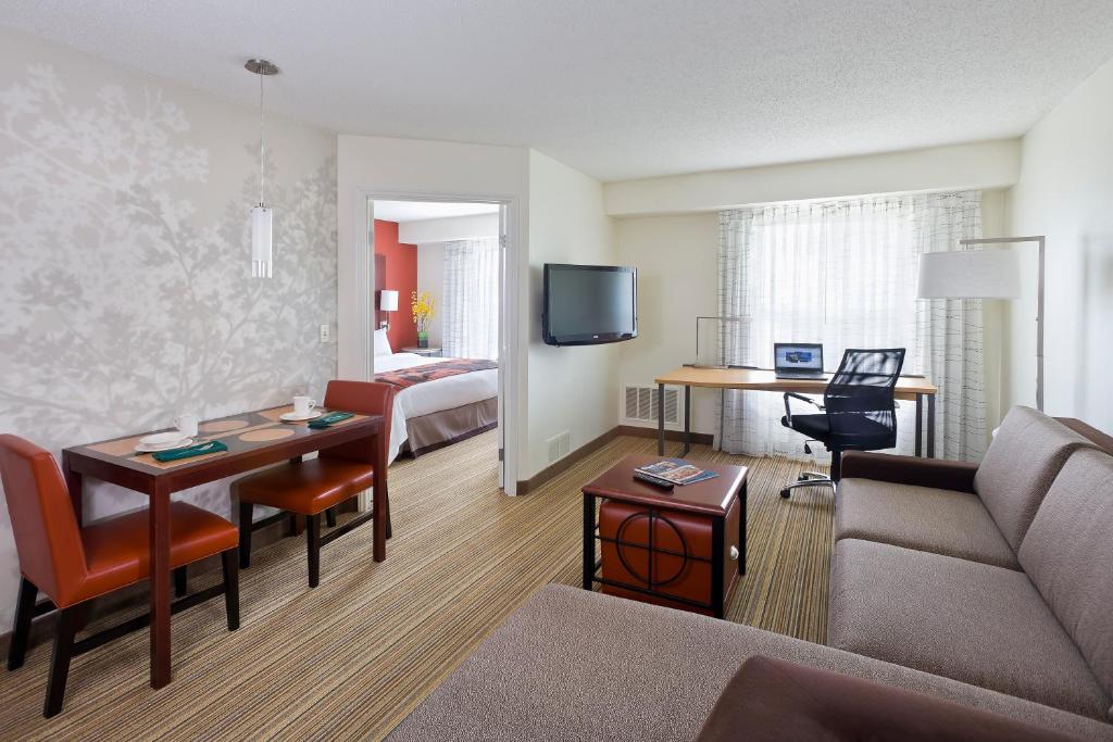 Residence Inn by Marriott Houston The Woodlands/Lake Front Circle - image 3