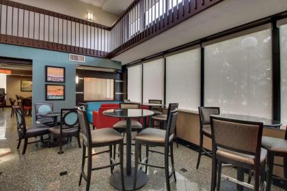 Drury Inn & Suites Houston The Woodlands - image 3