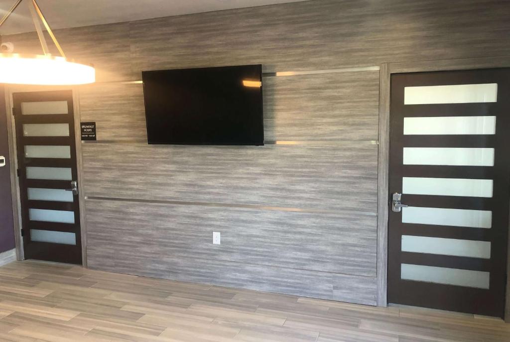 Super 8 by Wyndham Spring/North Houston - main image