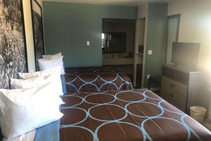 Super 8 by Wyndham Spring/North Houston - image 2