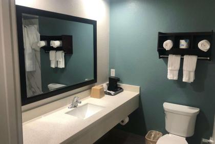 Super 8 by Wyndham Spring/North Houston - image 4