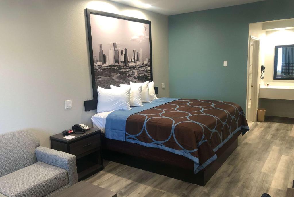 Super 8 by Wyndham Spring/North Houston - image 5