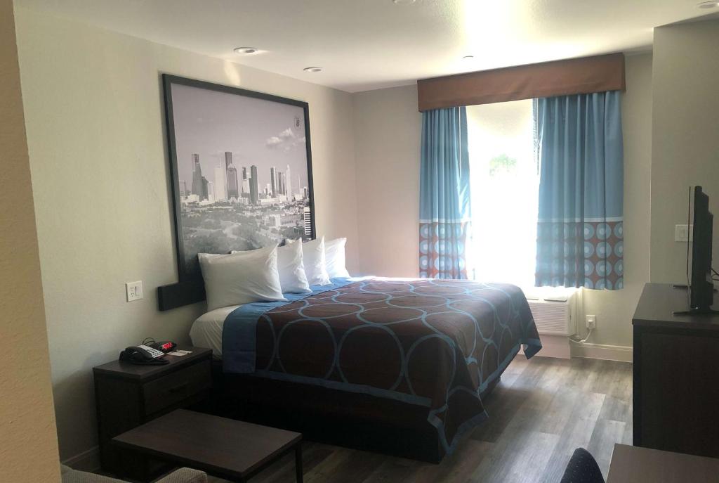 Super 8 by Wyndham Spring/North Houston - image 6