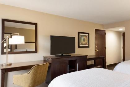 Hampton Inn and Suites Springdale - image 6