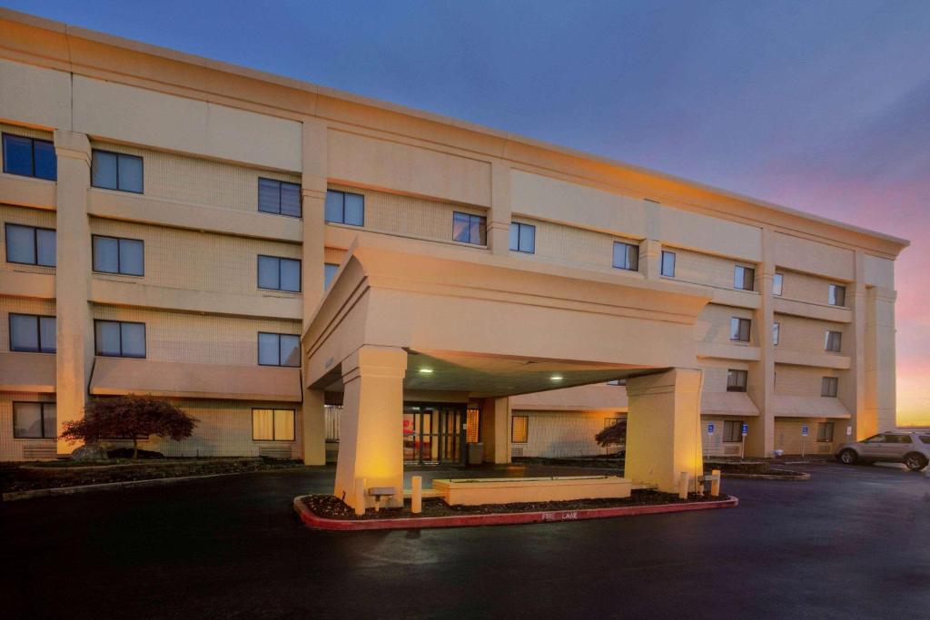 La Quinta by Wyndham Springdale - main image