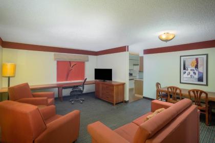 La Quinta by Wyndham Springdale - image 11