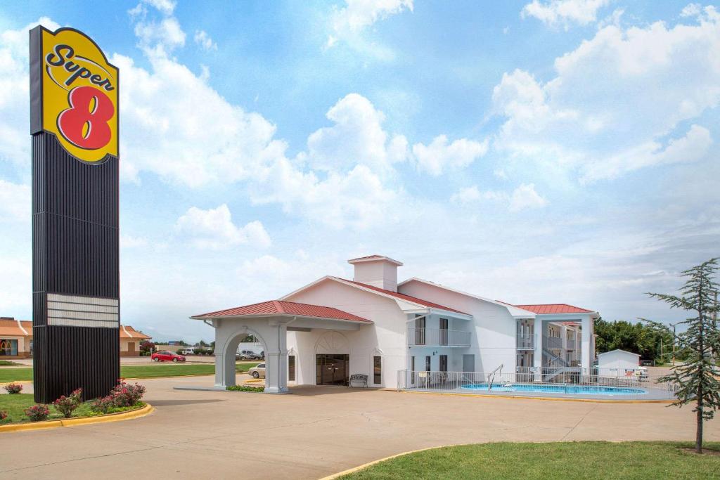 Super 8 by Wyndham Springdale AR - main image