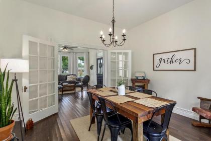 The Grove Cottage - Downtown Springdale - image 9