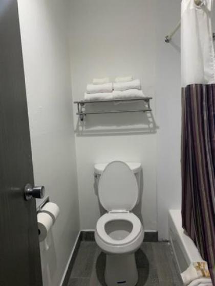 La Quinta Inn by Wyndham Cincinnati North - image 13
